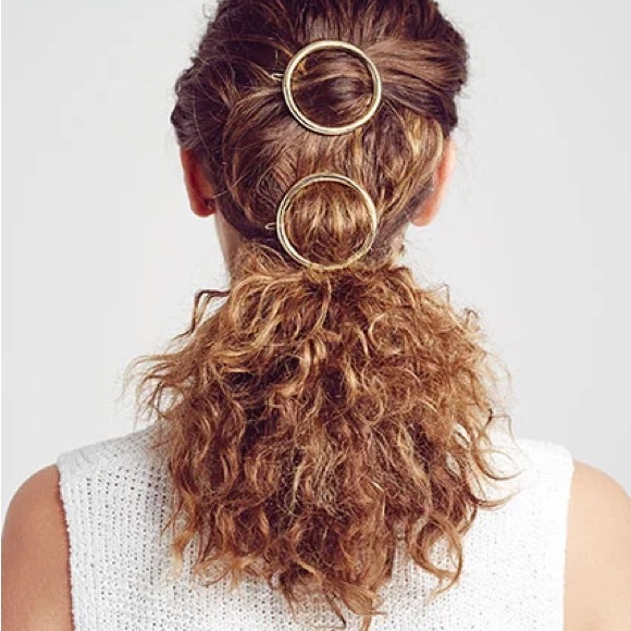 ✨4/$20 Chloe + Isabel x Jen Atkin Circle Barrette - Picture 4 of 4